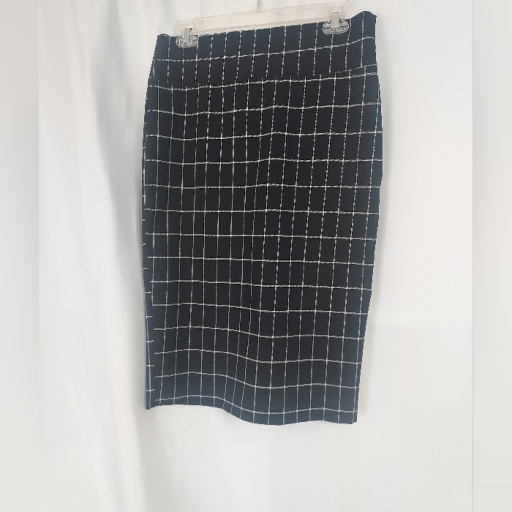 ABN Black/white straight skirt. Size M